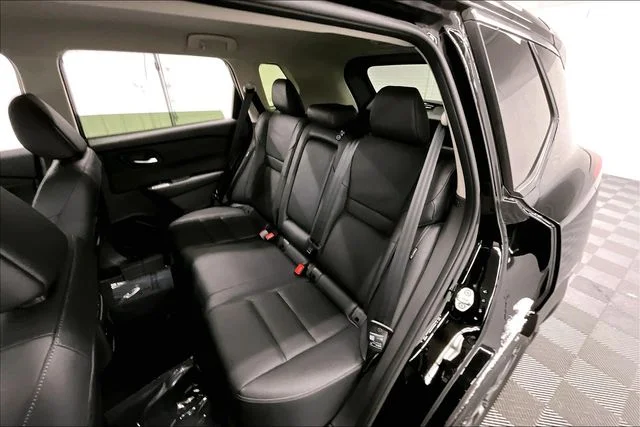 2025 Nissan Rogue SL - Photo 11