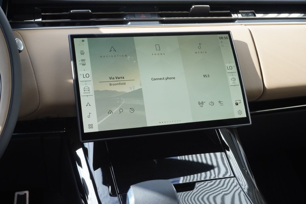 New 2026 Fuji White LAND ROVER Dynamic SE image 15