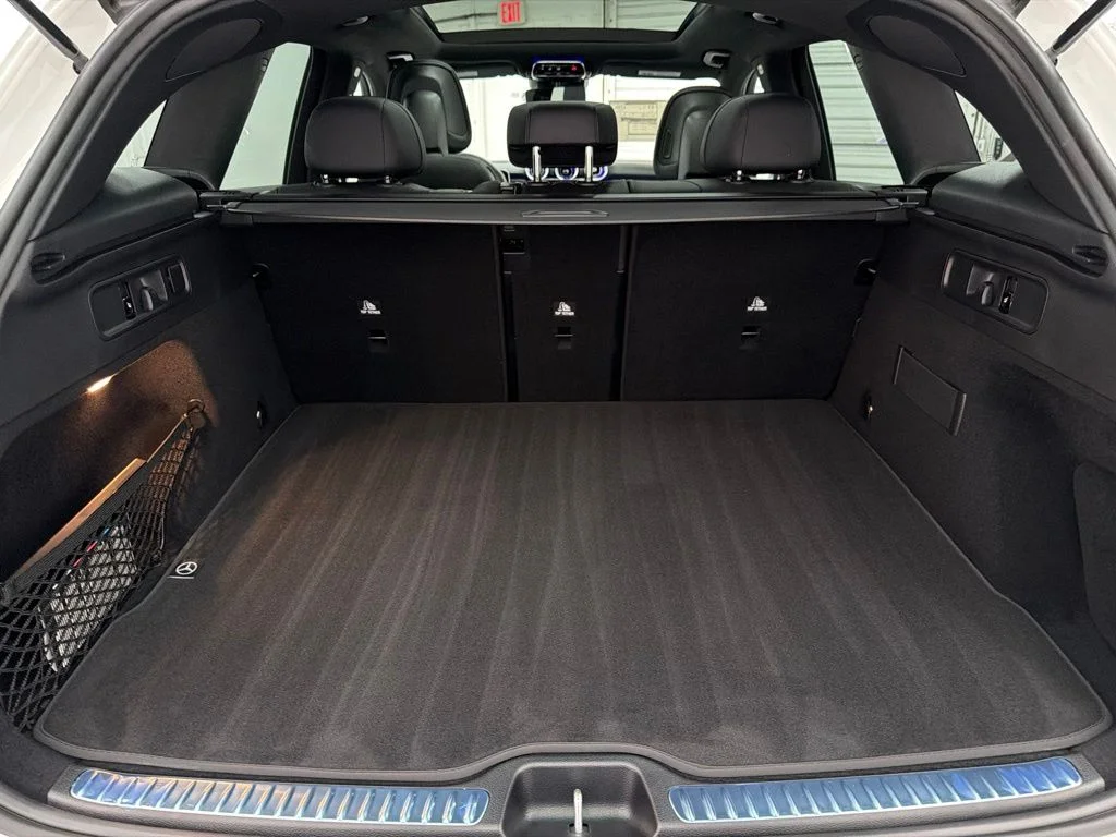 New 2027 White Mercedes-Benz GLC 300 image 24