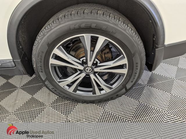 Used 2017 White Nissan SL image 44