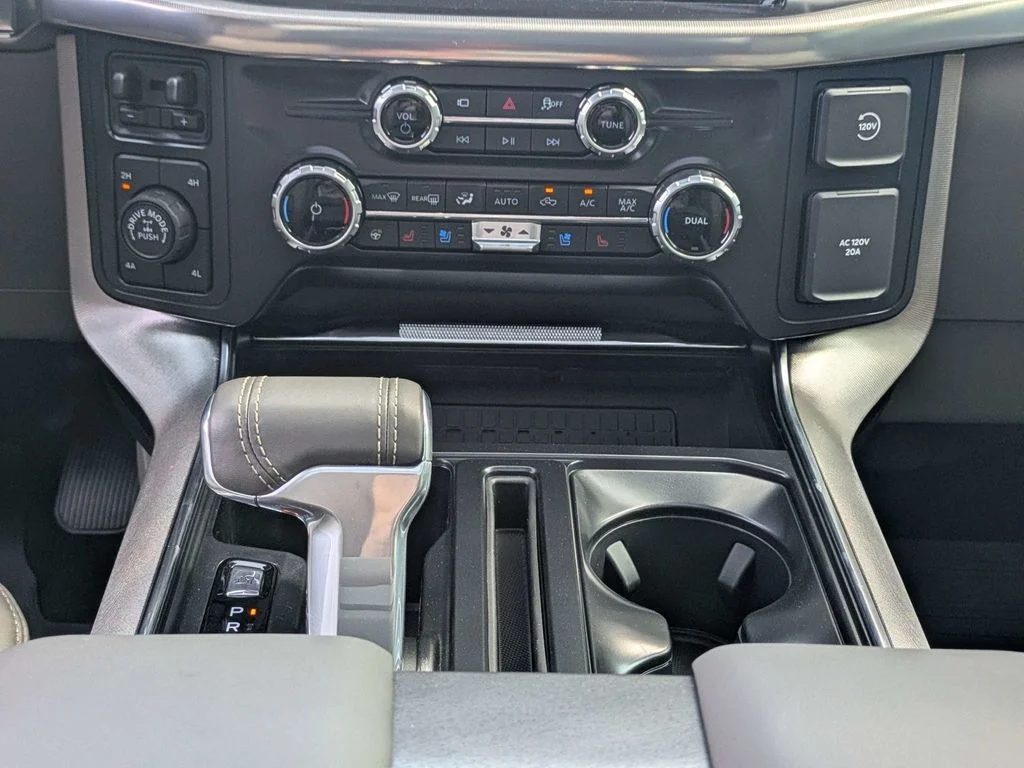 New 2026 Agate Black Metallic Ford Platinum image 18