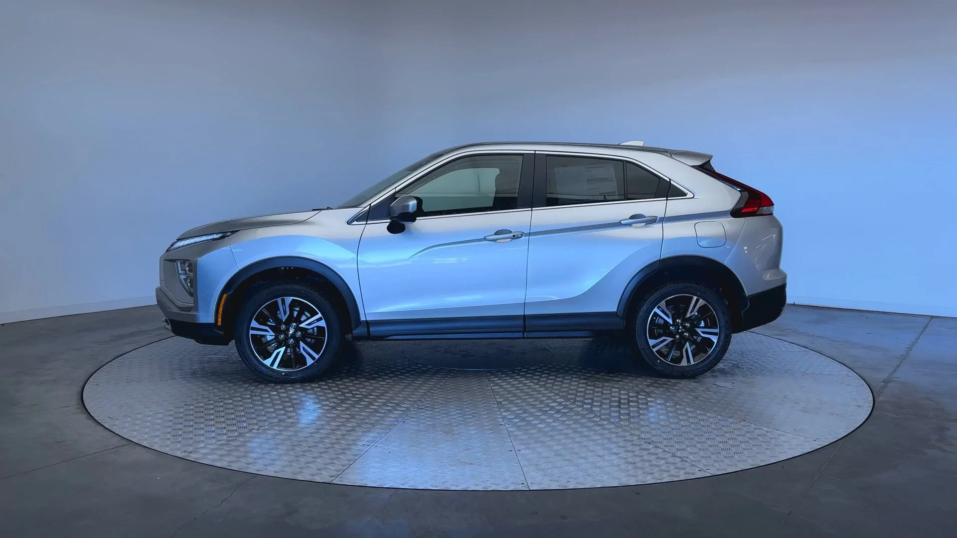 New 2026 Alloy Silver Metallic Mitsubishi SE image 5