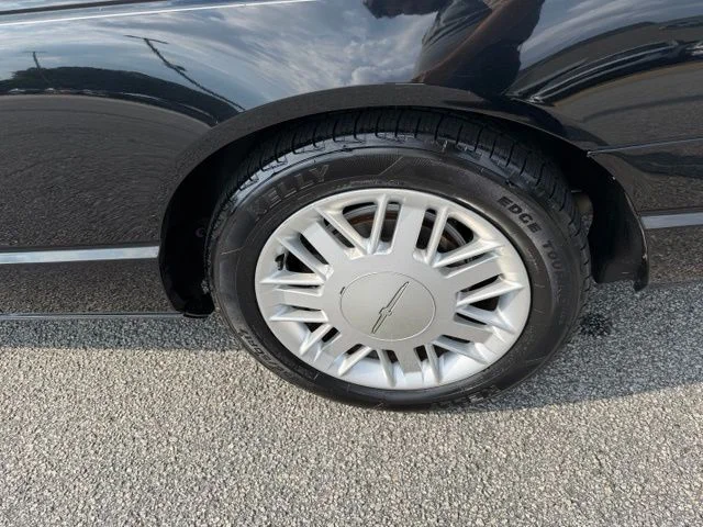 Used 2003 Black Ford Base image 13