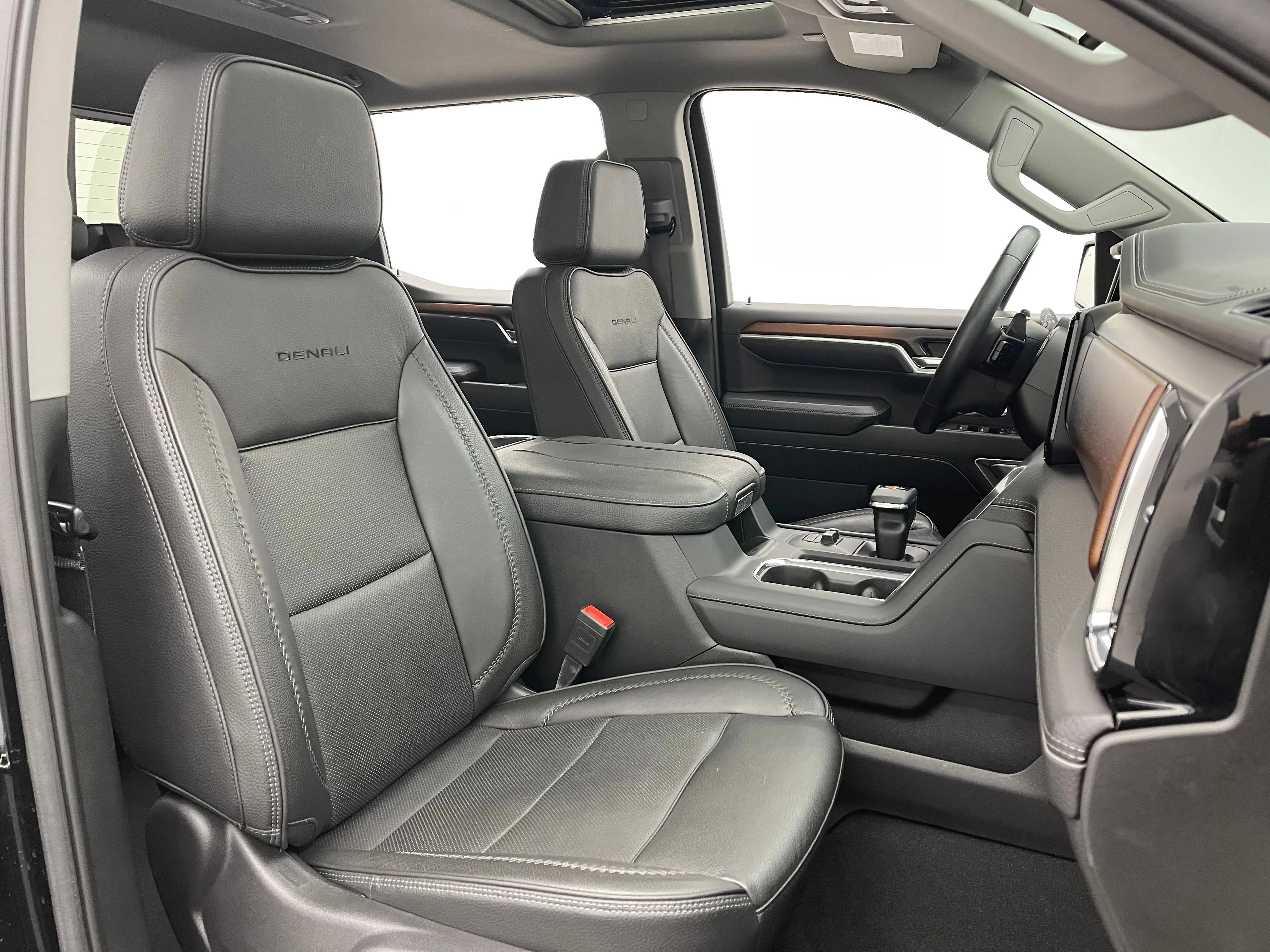Used 2024 Onyx Black GMC Denali image 37