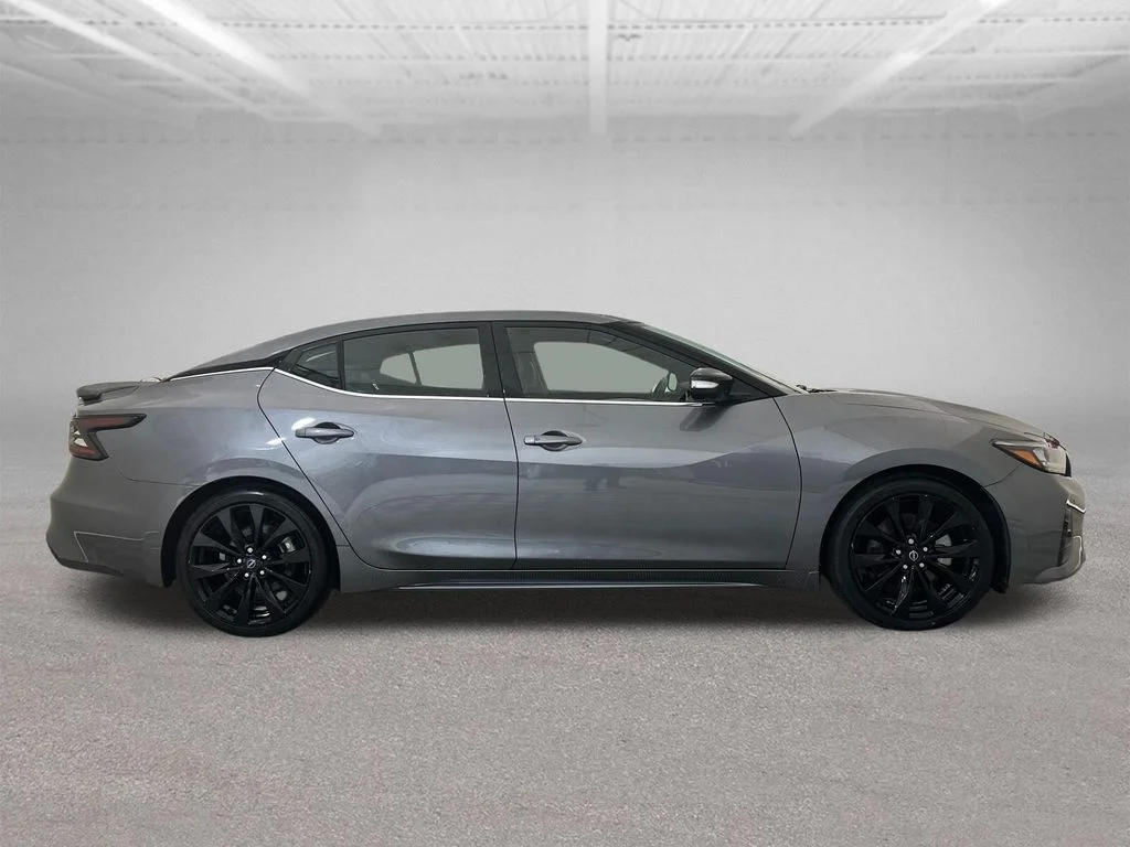 Used 2023 Gray Nissan SR image 7