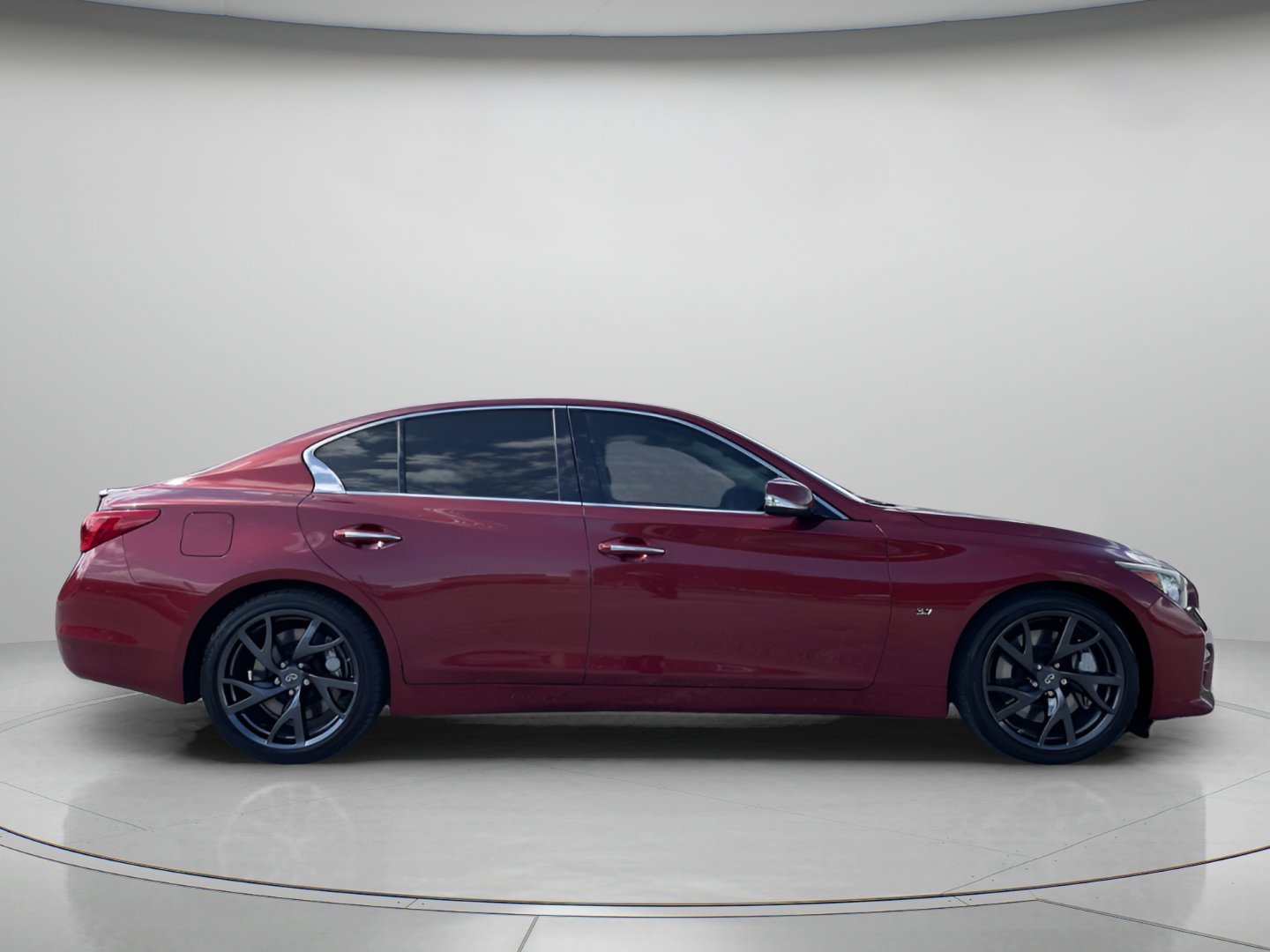 Used 2015 Venetian Ruby INFINITI Sport image 5