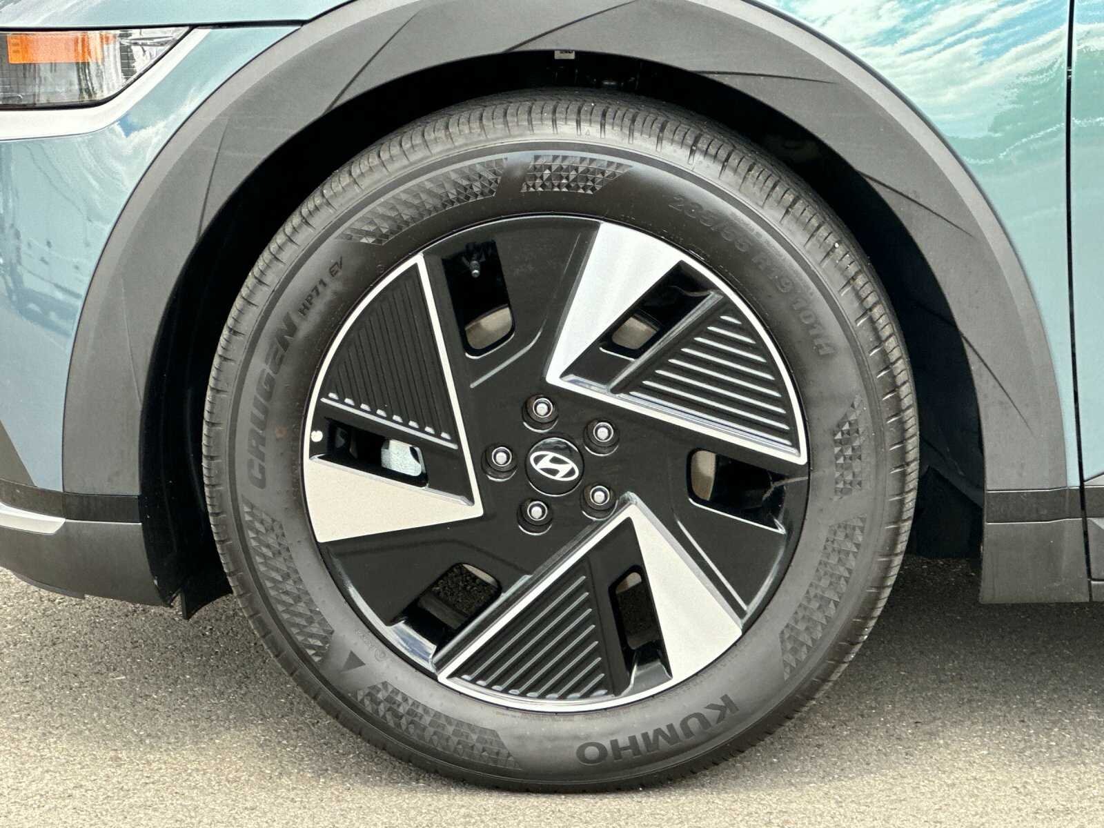 Used 2025 Teal Hyundai SE 4D Sport Utility image 35