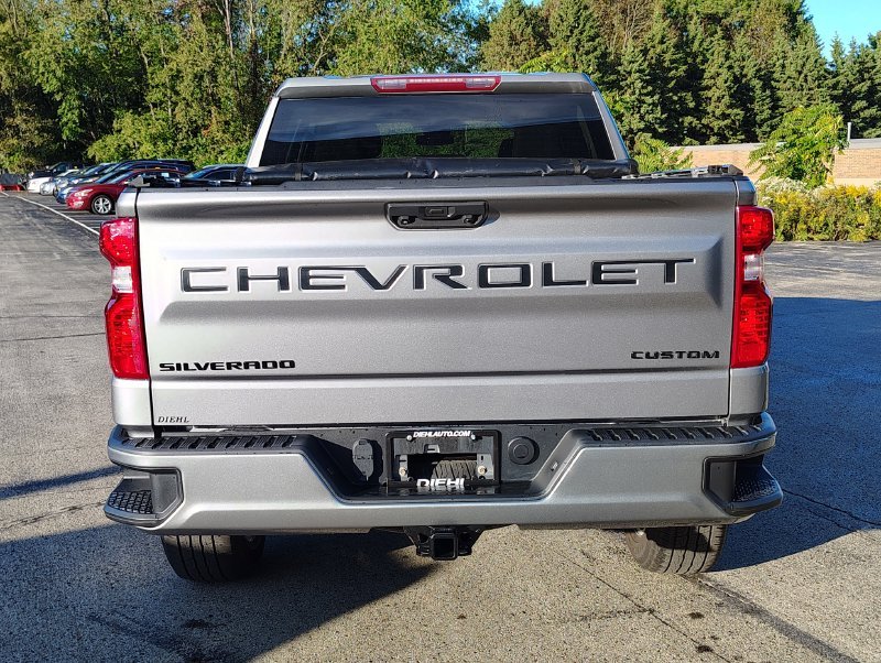 Used 2023 Gray Chevrolet Custom image 8