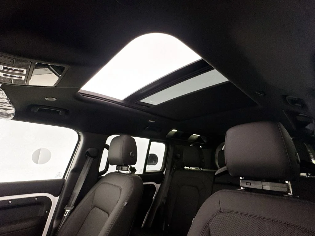 New 2026 Fuji White Land Rover X-Dynamic SE image 22