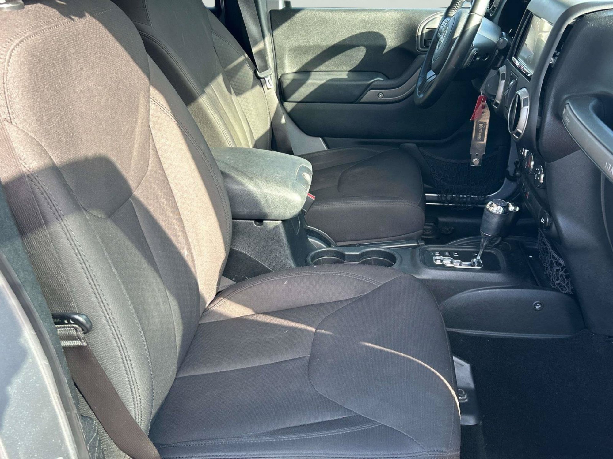 Used 2017 Billet Silver Metallic Clearcoat Jeep Sport image 19