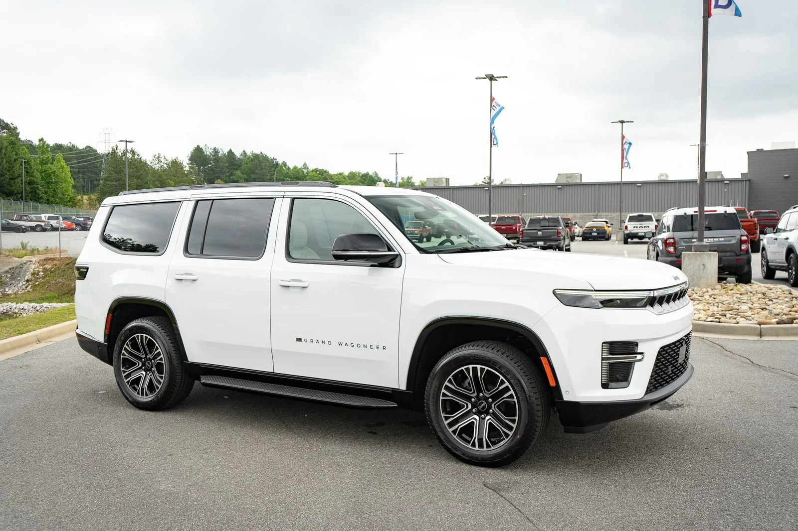 New 2026 Bright White Clear-Coat Exterior Paint Jeep  image 12