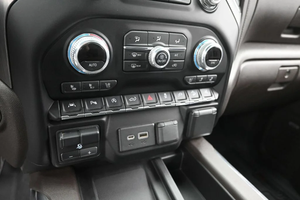 Used 2019 White GMC Denali image 22