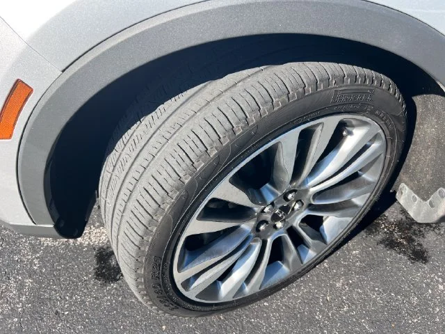 Used 2017 Silver Lincoln Reserve image 18
