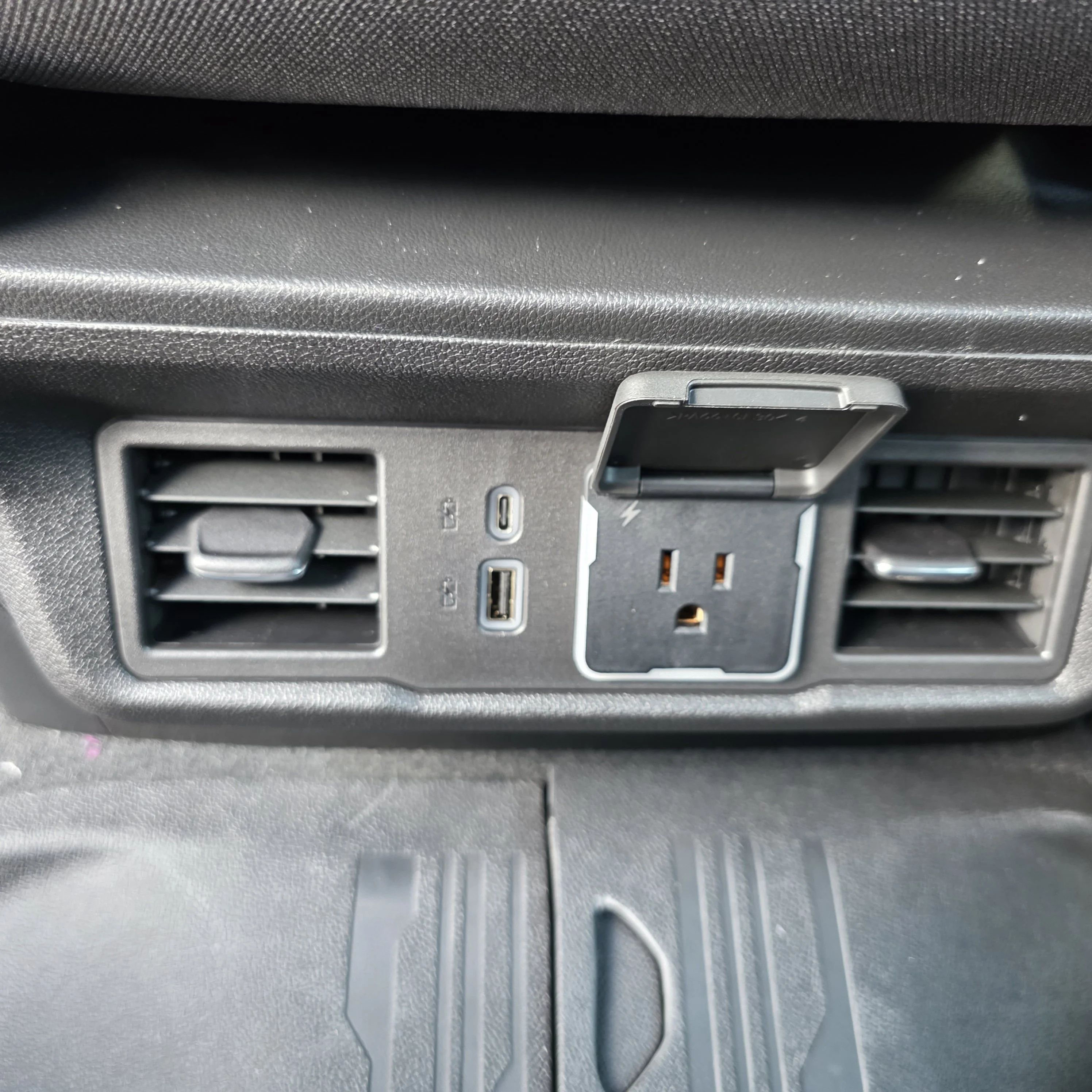 2026 GMC Sierra 1500 SLE - Photo 19