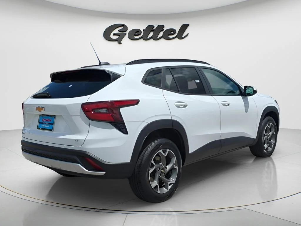Used 2024 Summit White Chevrolet LT image 6