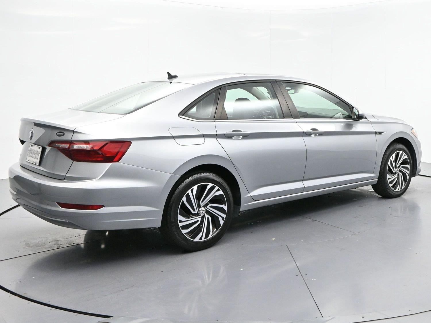 Used 2021 Pyrite Silver Metallic Volkswagen SEL image 7