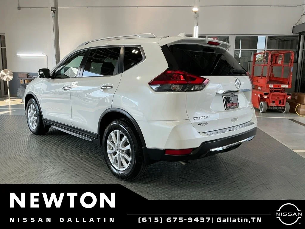 Used 2018 Pearl White Nissan SV image 21