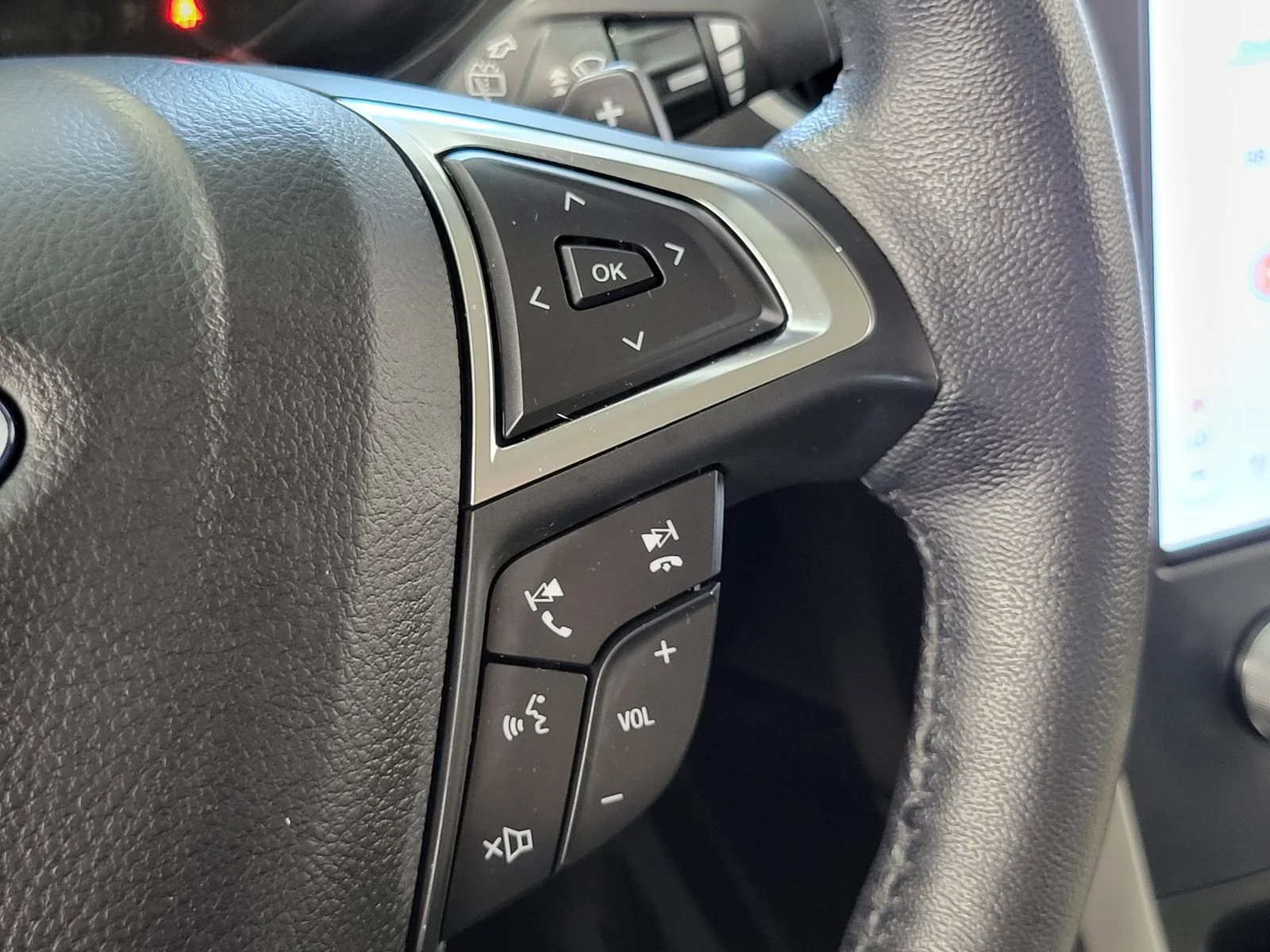 Used 2024 White Ford SEL image 18
