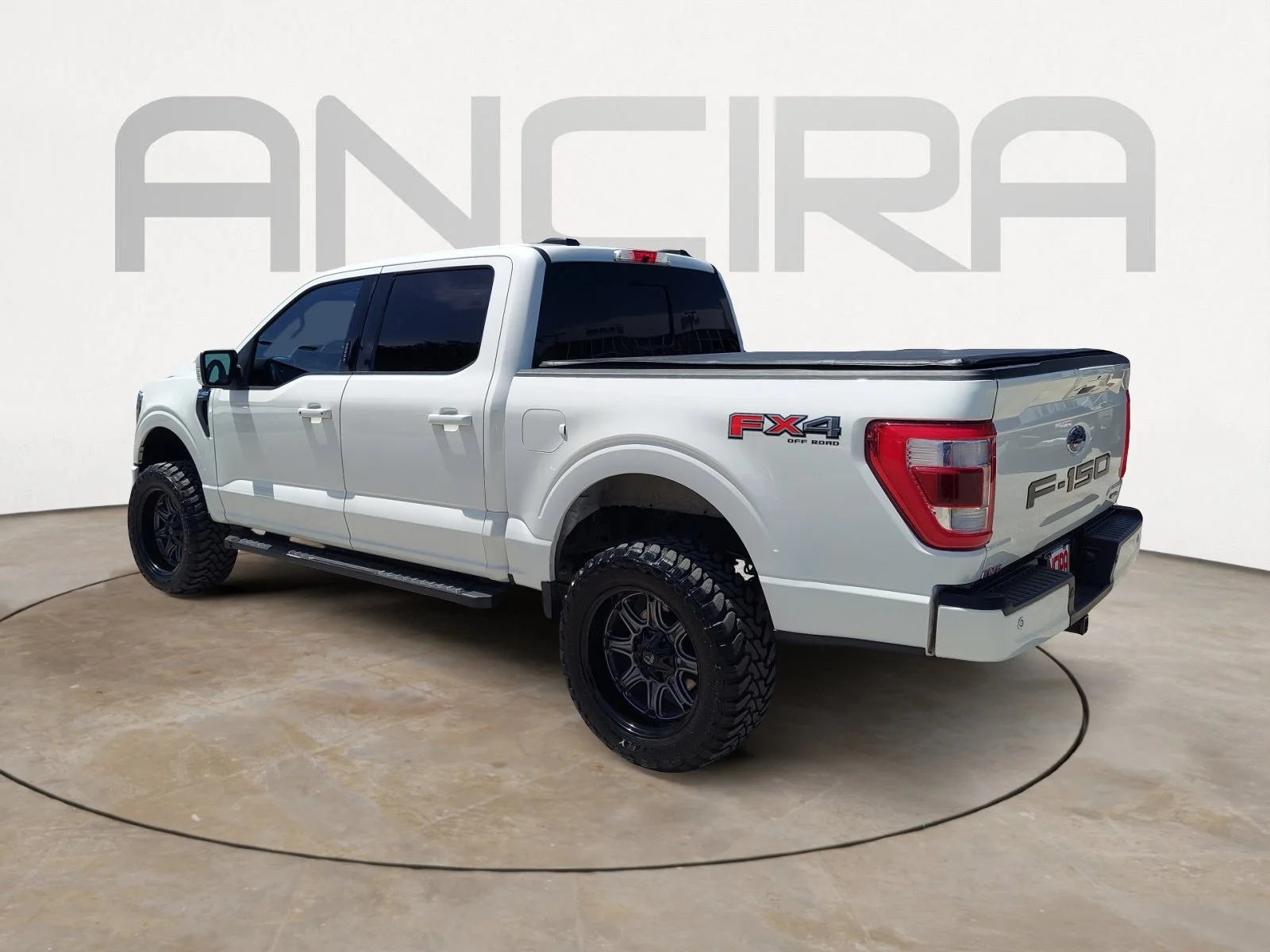 Used 2022 White Metallic Ford LARIAT image 8