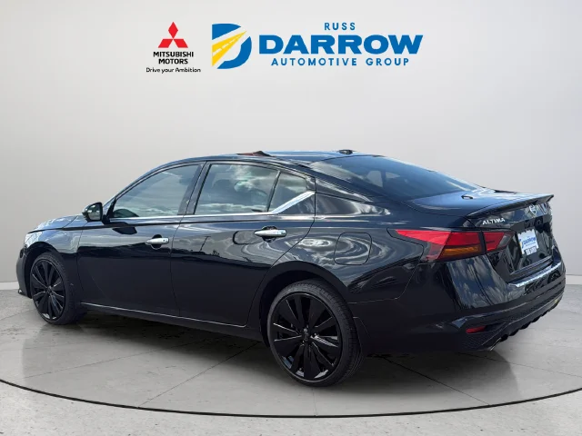 Used 2021 Black Nissan 2.5 Platinum image 3
