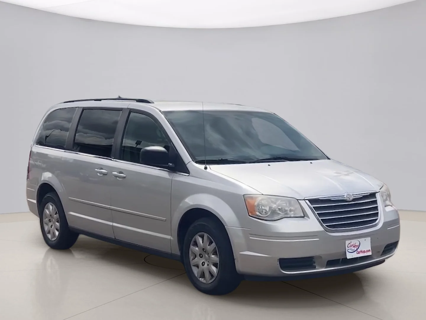 Used 2010 Silver Chrysler LX image 7