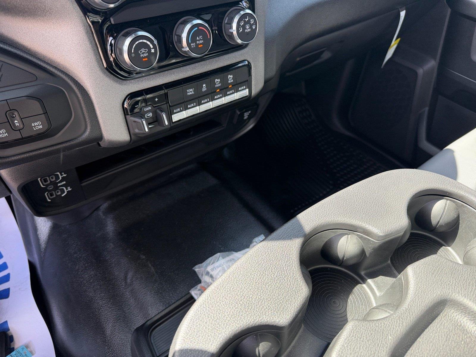 2026 RAM 2500 Tradesman - Photo 4