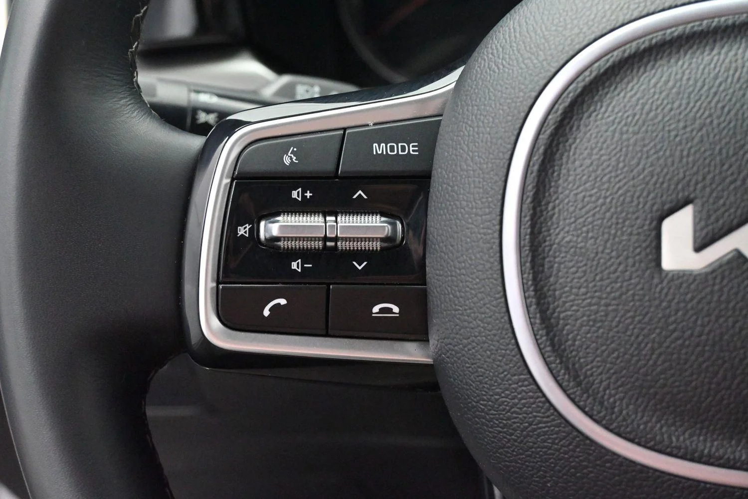 Used 2022 Glacial White Pearl Kia S image 17