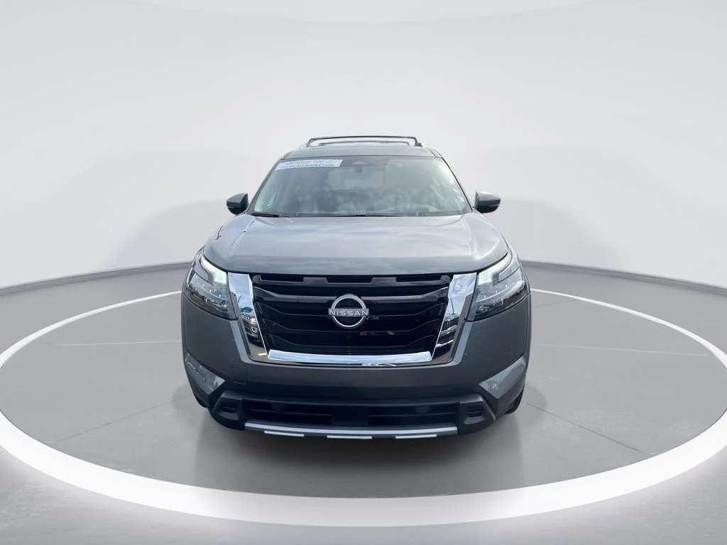 Used 2025 Gray Nissan Platinum image 3