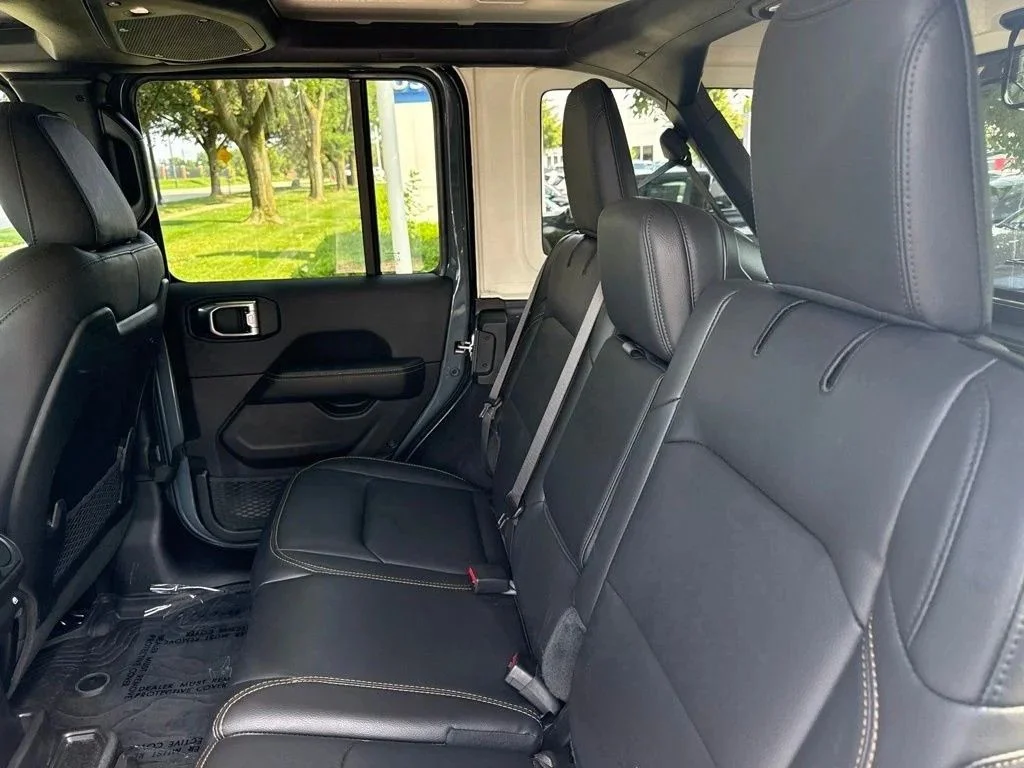 Used 2026 Anvil Clearcoat Jeep Sahara image 14