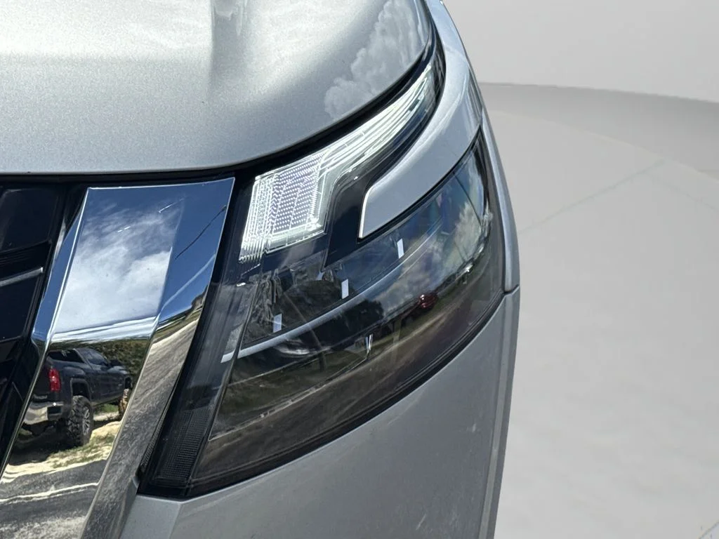 Used 2024 Silver Nissan S image 17