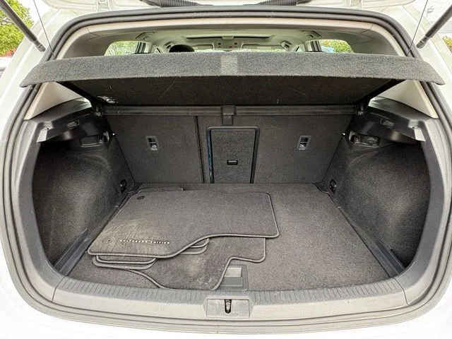 Used 2017  Volkswagen  image 11