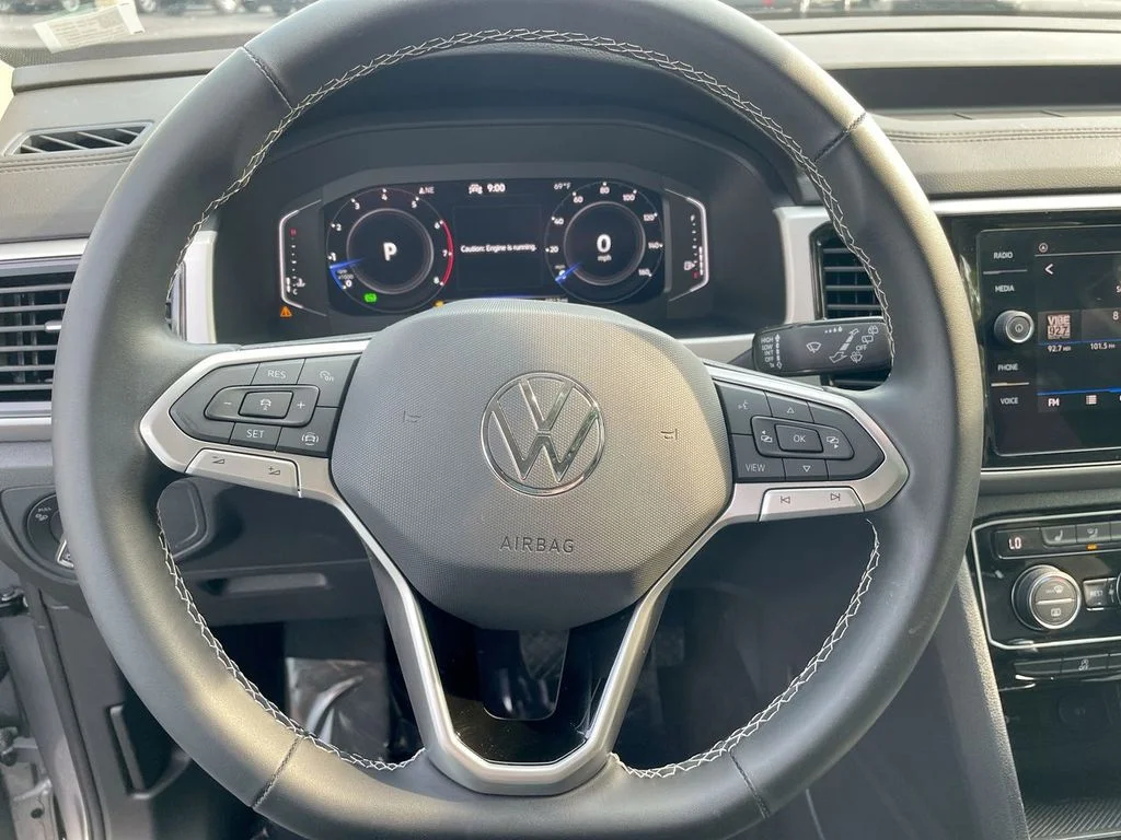 Used 2022 Silver Volkswagen 3.6L V6 SE w/Technology image 18