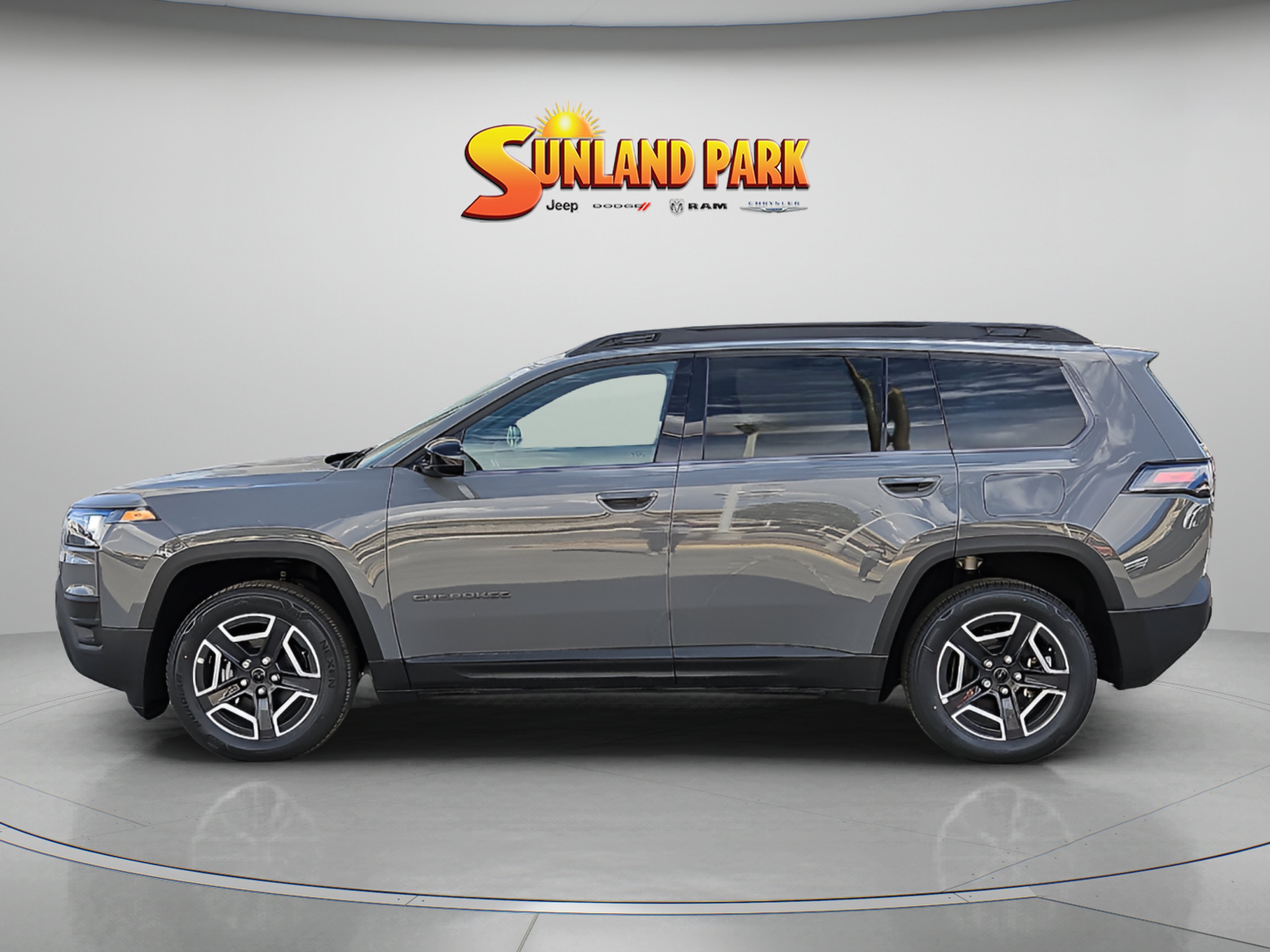 New 2026 Sting-Gray Clear-Coat Exterior Paint Jeep Laredo image 3
