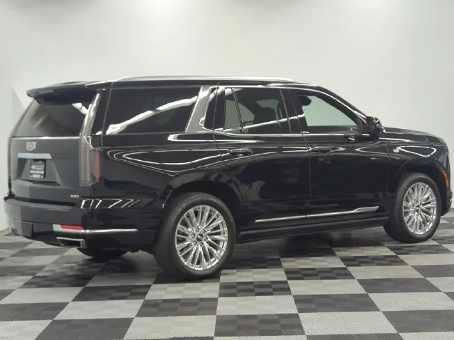 Used 2026  Cadillac Luxury image 10