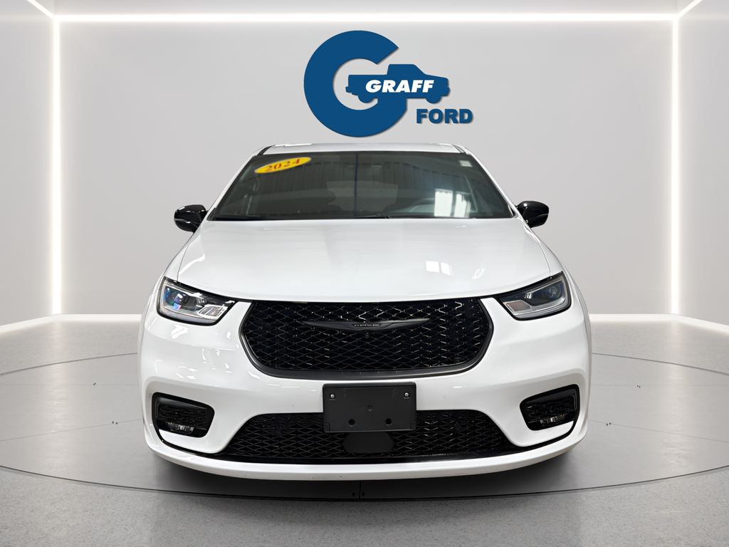 Used 2024 White Chrysler Select S Appearance image 2