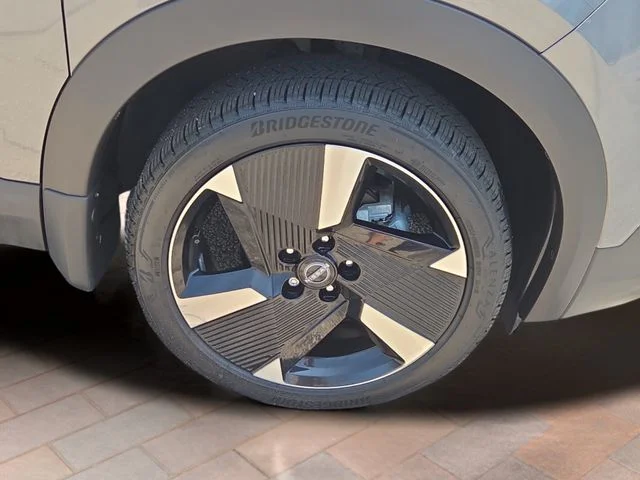 Used 2025 Gray Nissan SR image 16