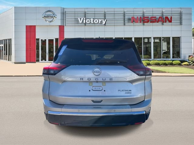 New 2026 Champagne Silver Metallic / Super Black Two-tone Nissan Platinum image 4