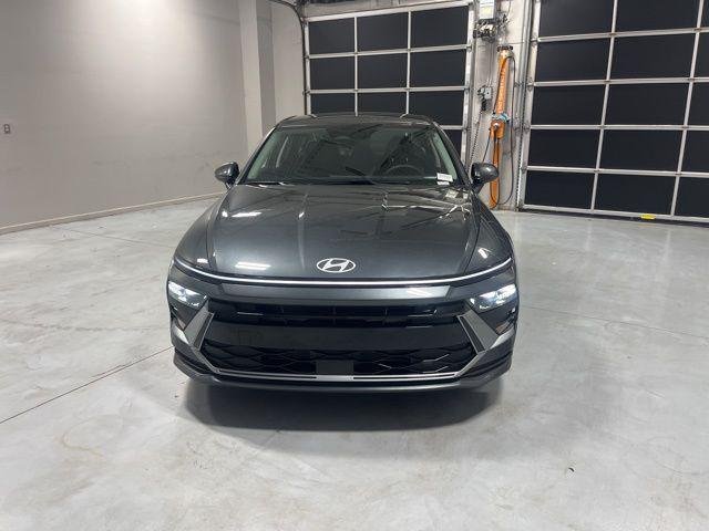 New 2026 Gray Hyundai SE image 2