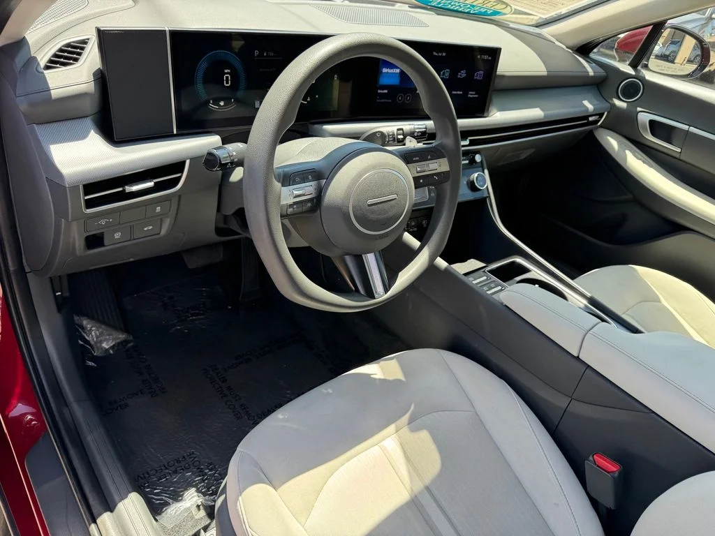 Used 2025 Red Hyundai SEL image 11
