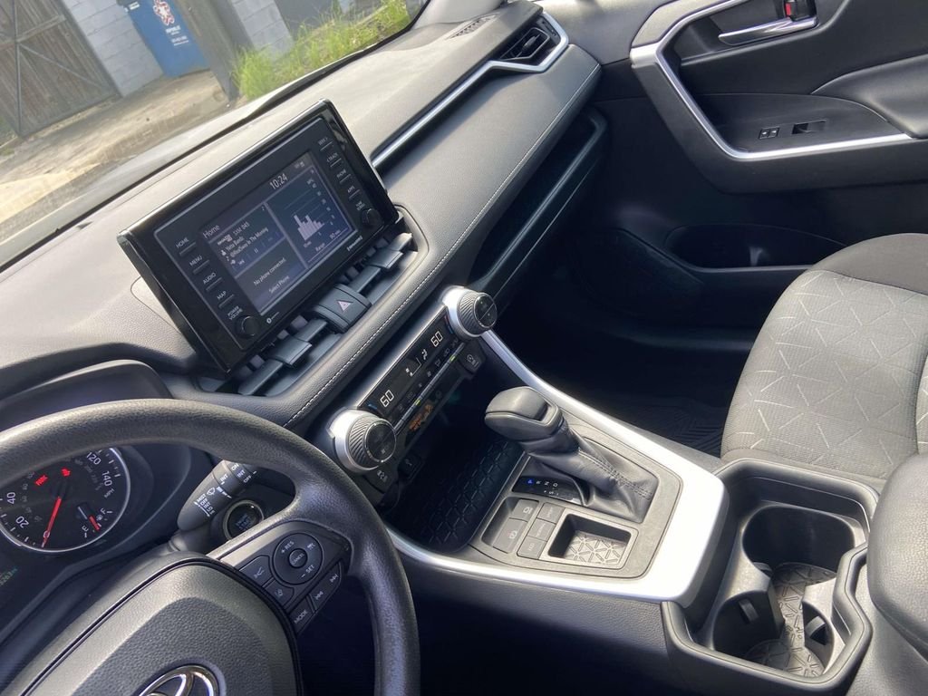 Used 2021 Silver Toyota XLE image 23