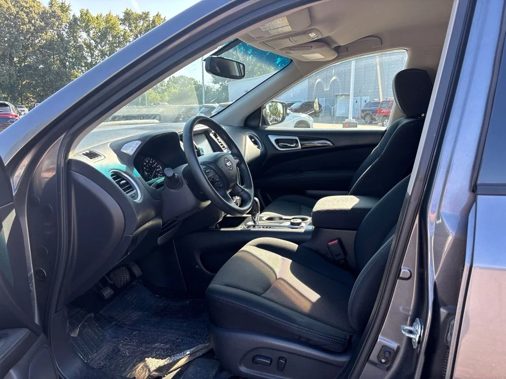 Used 2017 Gray Nissan SV image 5