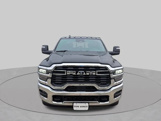 New 2026 Diamond Black Crystal Pearl-Coat Exterior Paint RAM Tradesman image 8