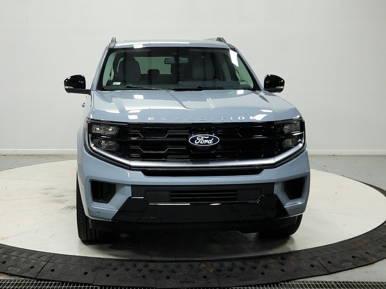 New 2027 Glacier Gray Metallic Tri-Coat Ford Platinum image 3