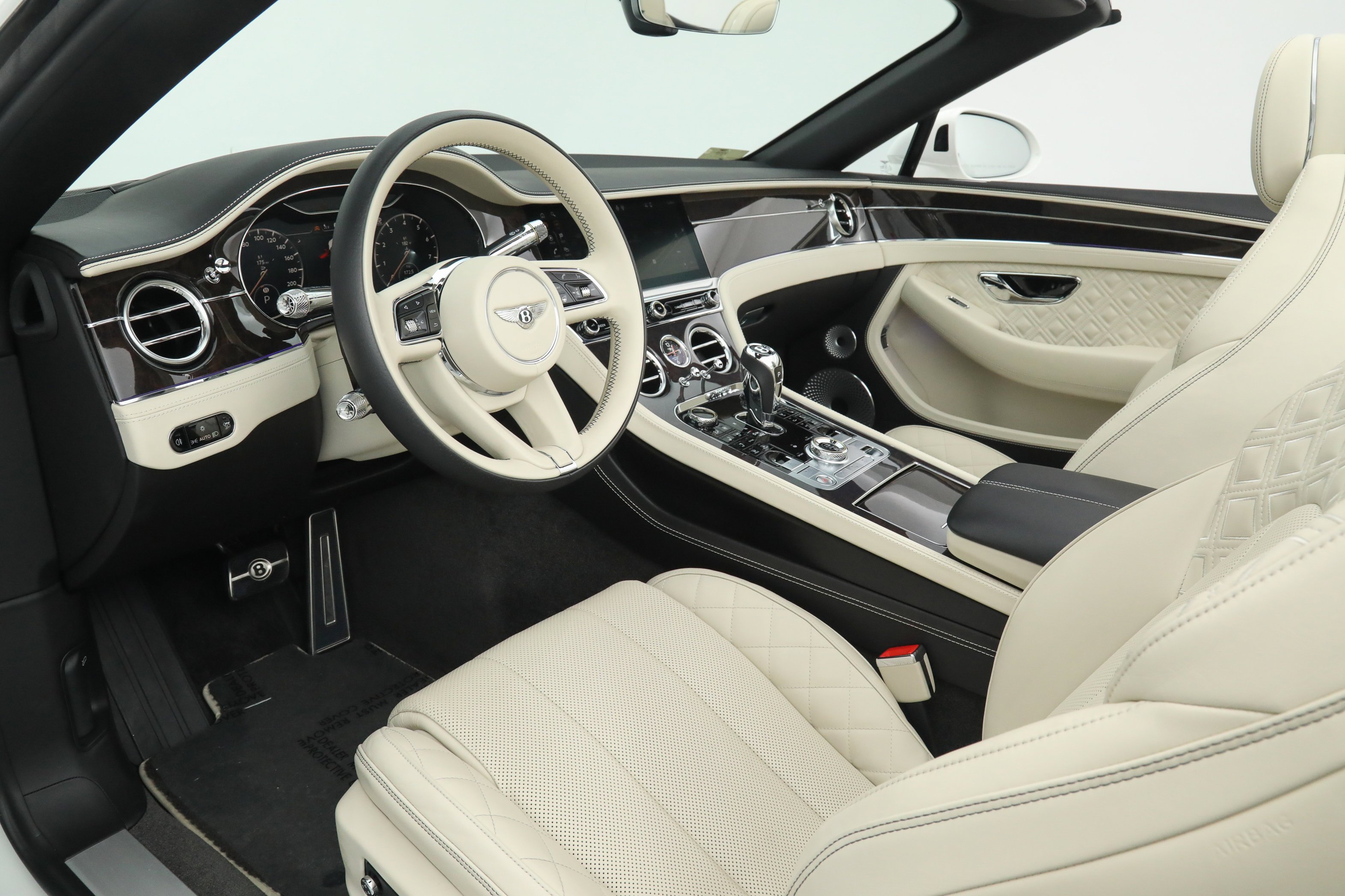 Used 2022 White Bentley GT V8 Convertible image 22