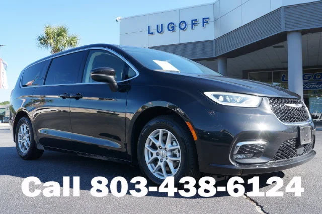 Used 2023 Brilliant Black Crystal Pearlcoat Chrysler Touring L image 1