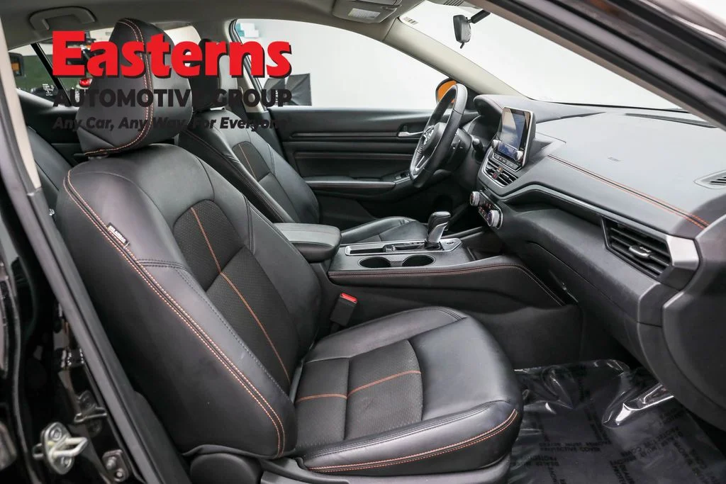 Used 2020 Black Nissan 2.5 SR image 22