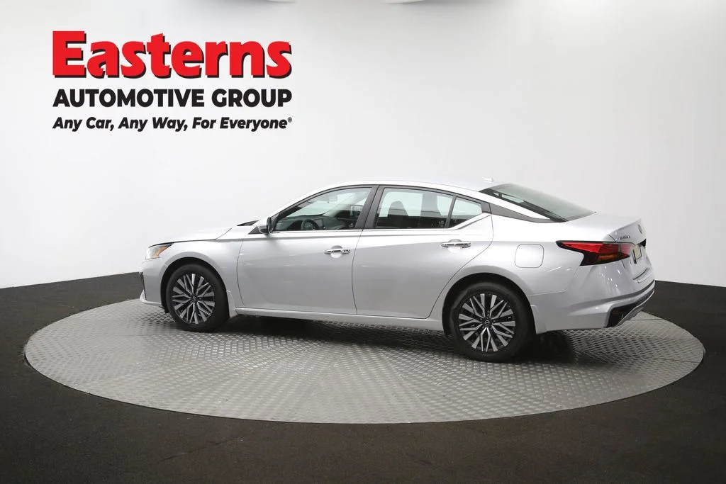 Used 2023 Silver Nissan 2.5 SV image 61