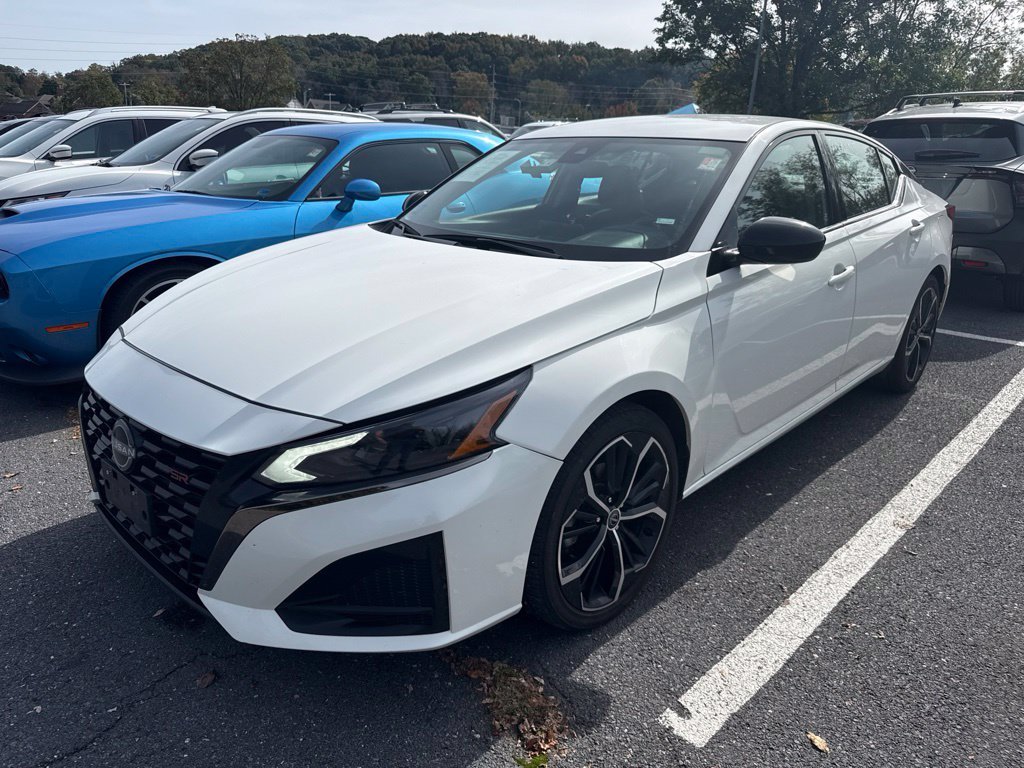 Used 2024 White Nissan 2.5 SR image 2