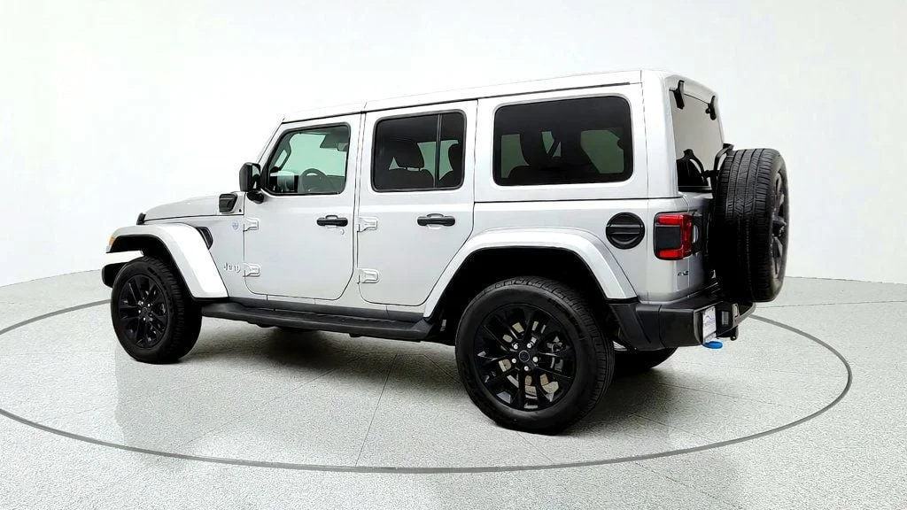 Used 2024 Silver Zynith Clearcoat Jeep Sahara 4x4 image 7