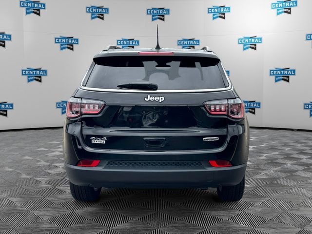 Used 2023 Black Jeep Latitude Lux image 5